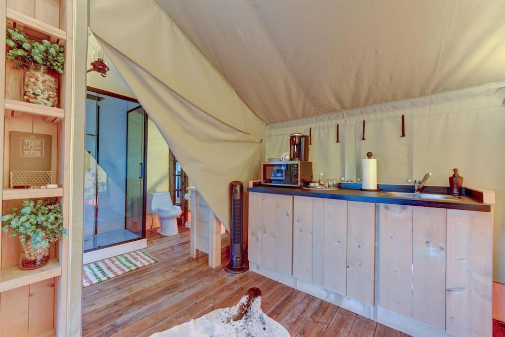 12 Fires Luxury Glamping With Heating #5 Hotel Johnson City Exterior photo